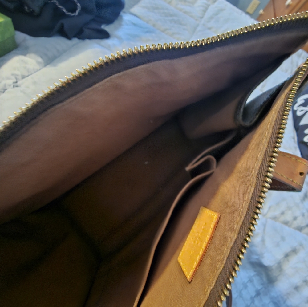 Authentic lv - Picture 4 of 4